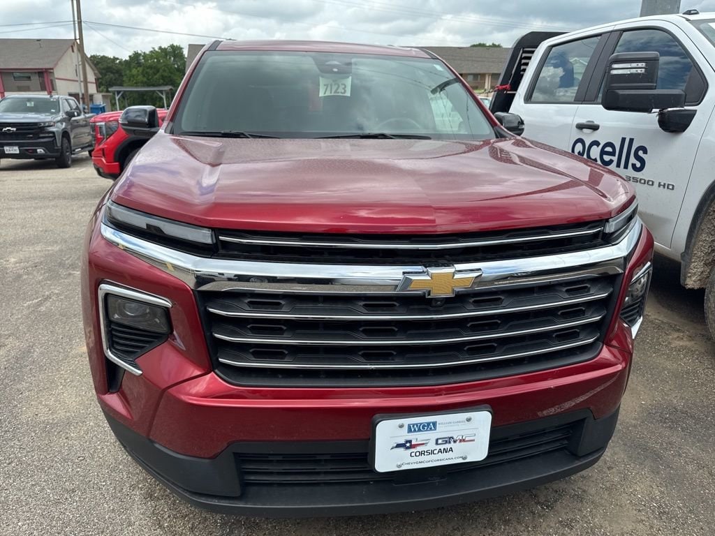 Used 2025 Chevrolet Traverse LT SUV