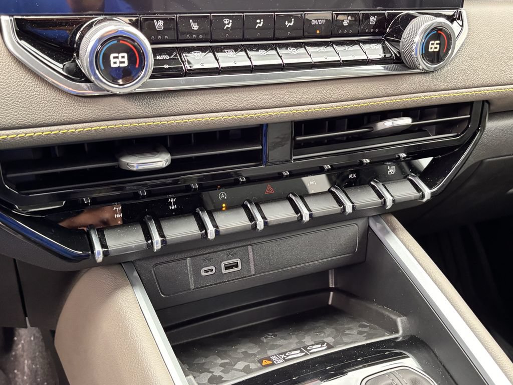 2026 Chevrolet Colorado ZR2 - Photo 13