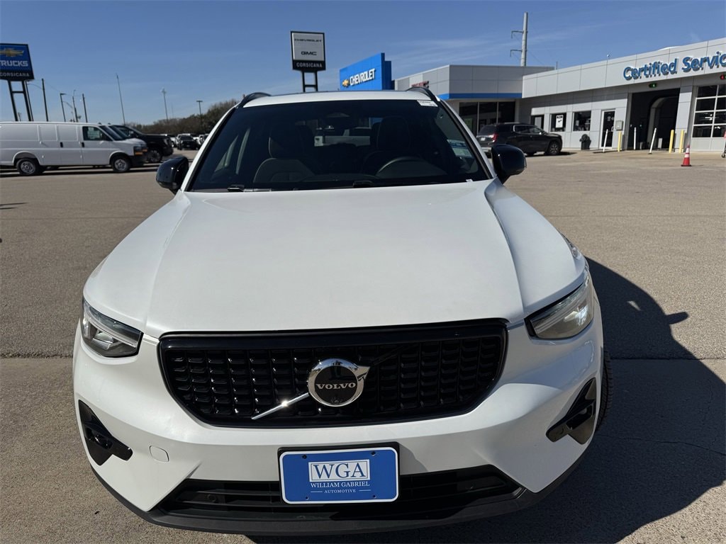 Used 2025 Volvo XC40 Plus Dark Theme