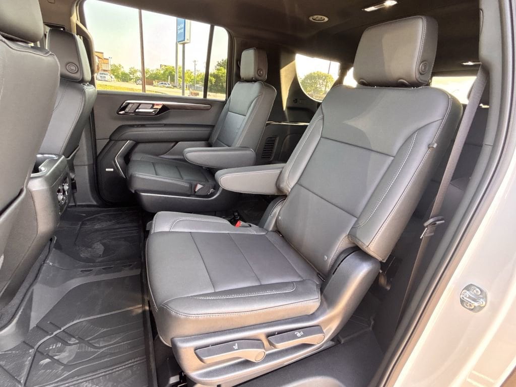 2026 Chevrolet Suburban LT - Photo 23