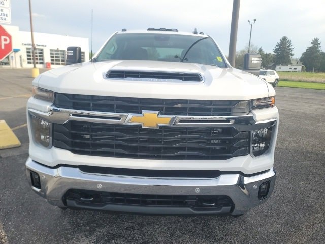 2025 Chevrolet Silverado 2500HD LT photo 2