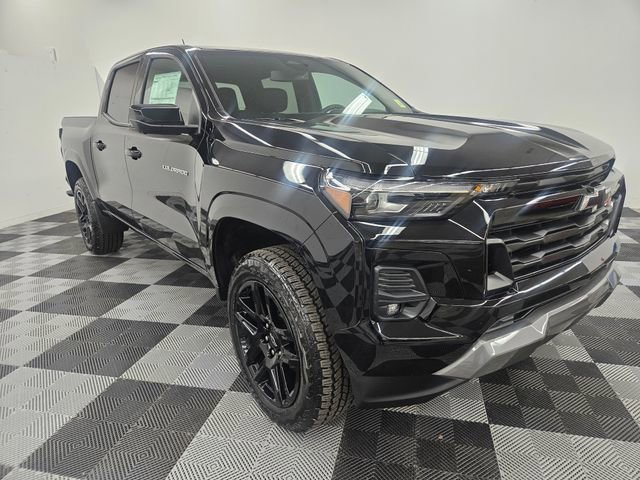 2025 Chevrolet Colorado Z71 photo 2