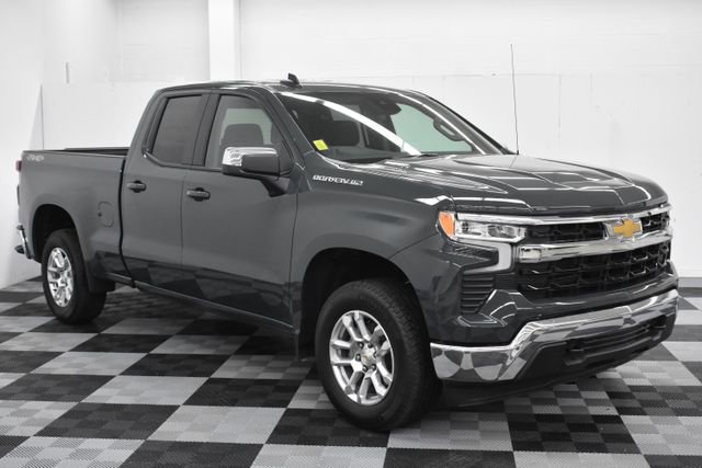 2025 Chevrolet Silverado 1500 LT's photo