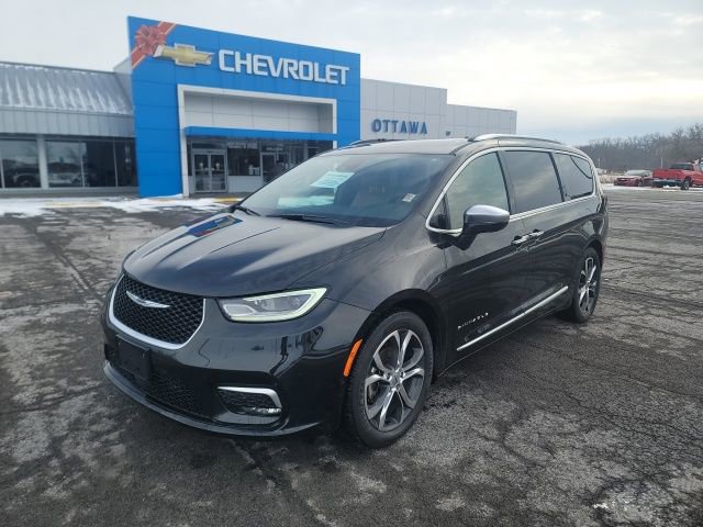 2022 Chrysler Pacifica Pinnacle's photo