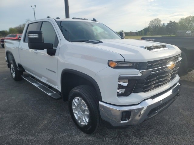 2025 Chevrolet Silverado 2500HD LT photo 3