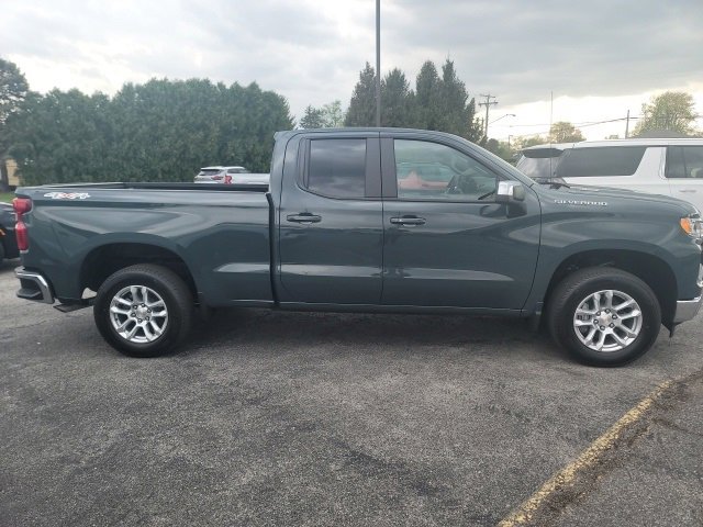 2025 Chevrolet Silverado 1500 LT photo 4