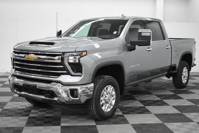 2024 Chevrolet Silverado 2500HD LTZ photo 2