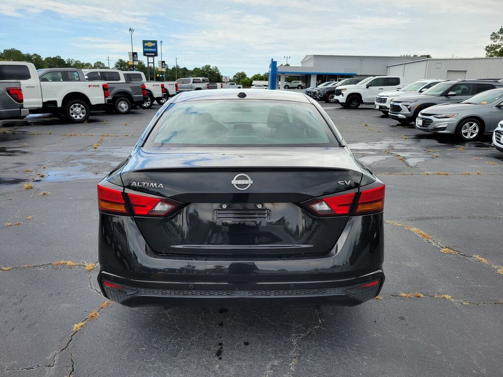 Used 2024 Nissan Altima 2.5 SV Sedan