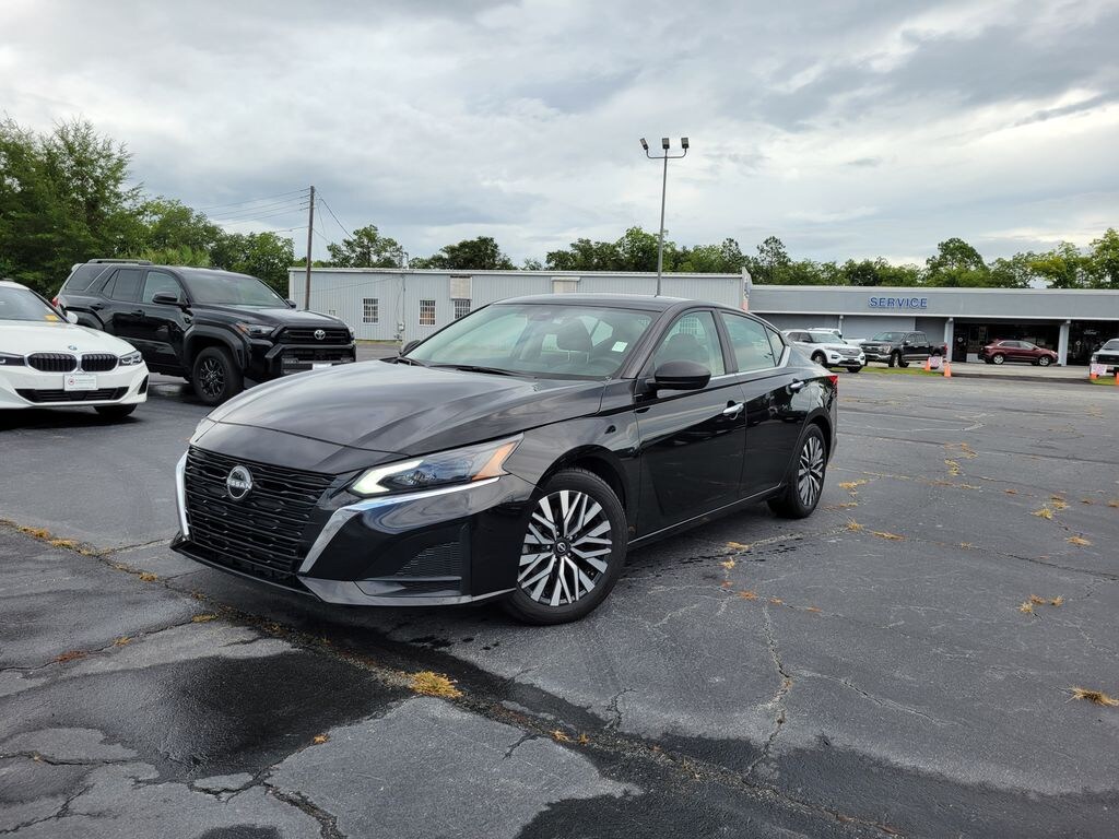 Used 2024 Nissan Altima 2.5 SV Sedan