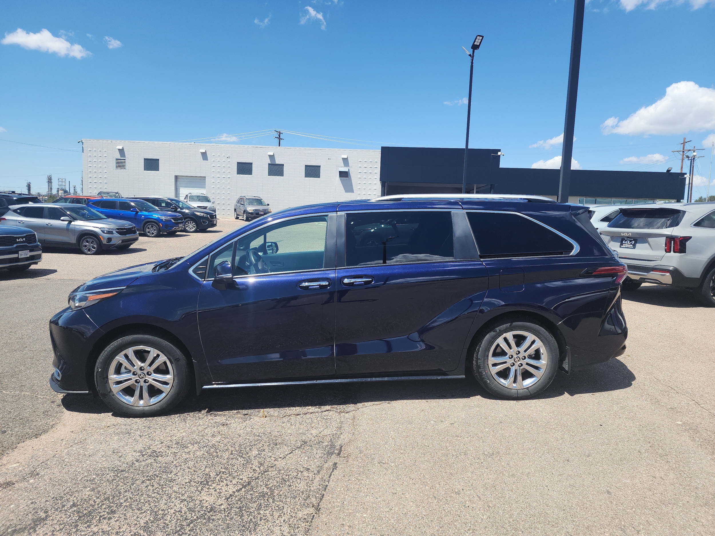 2024 Toyota Sienna Platinum 7-Passenger Hybrid AWD's photo