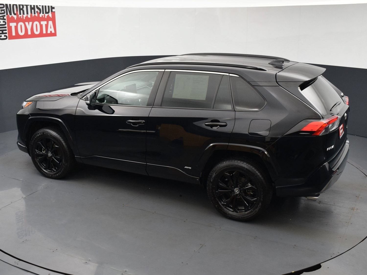 2024 Toyota RAV4 SE - Photo 18