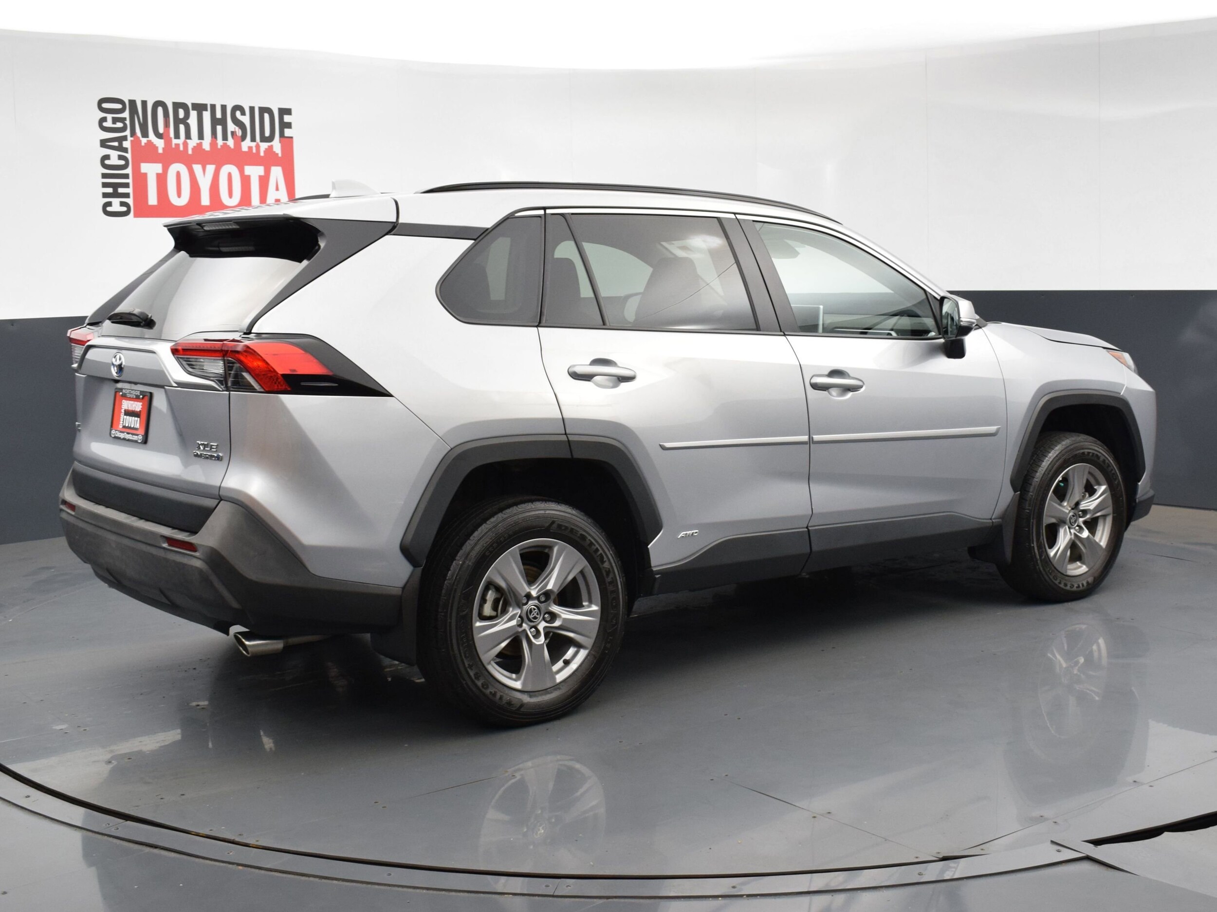 2024 Toyota RAV4 Hybrid XLE photo 4