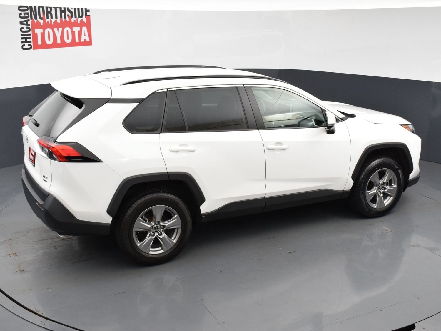 2024 Toyota RAV4 XLE - Photo 19