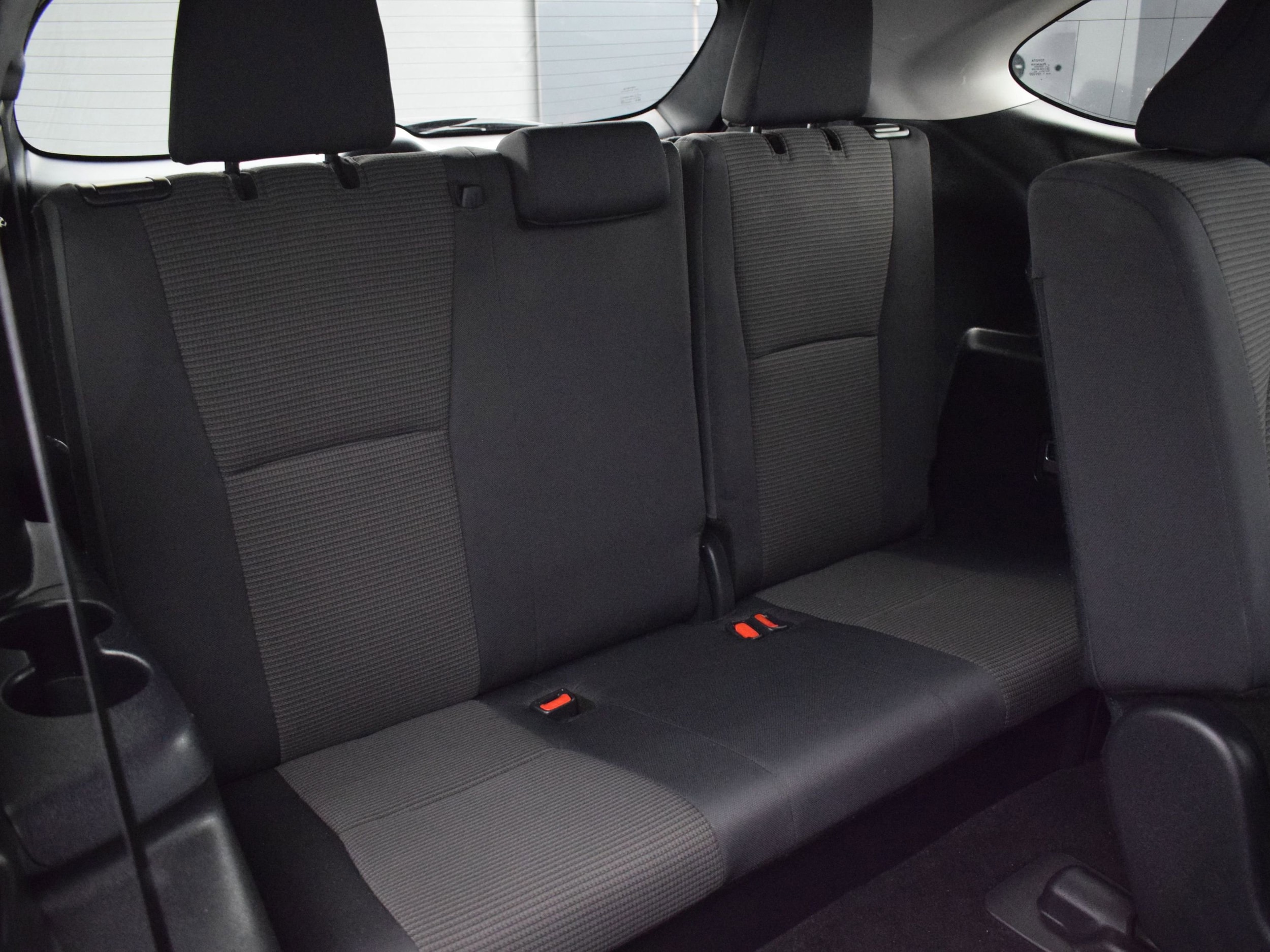 2024 Toyota Highlander LE - Photo 12