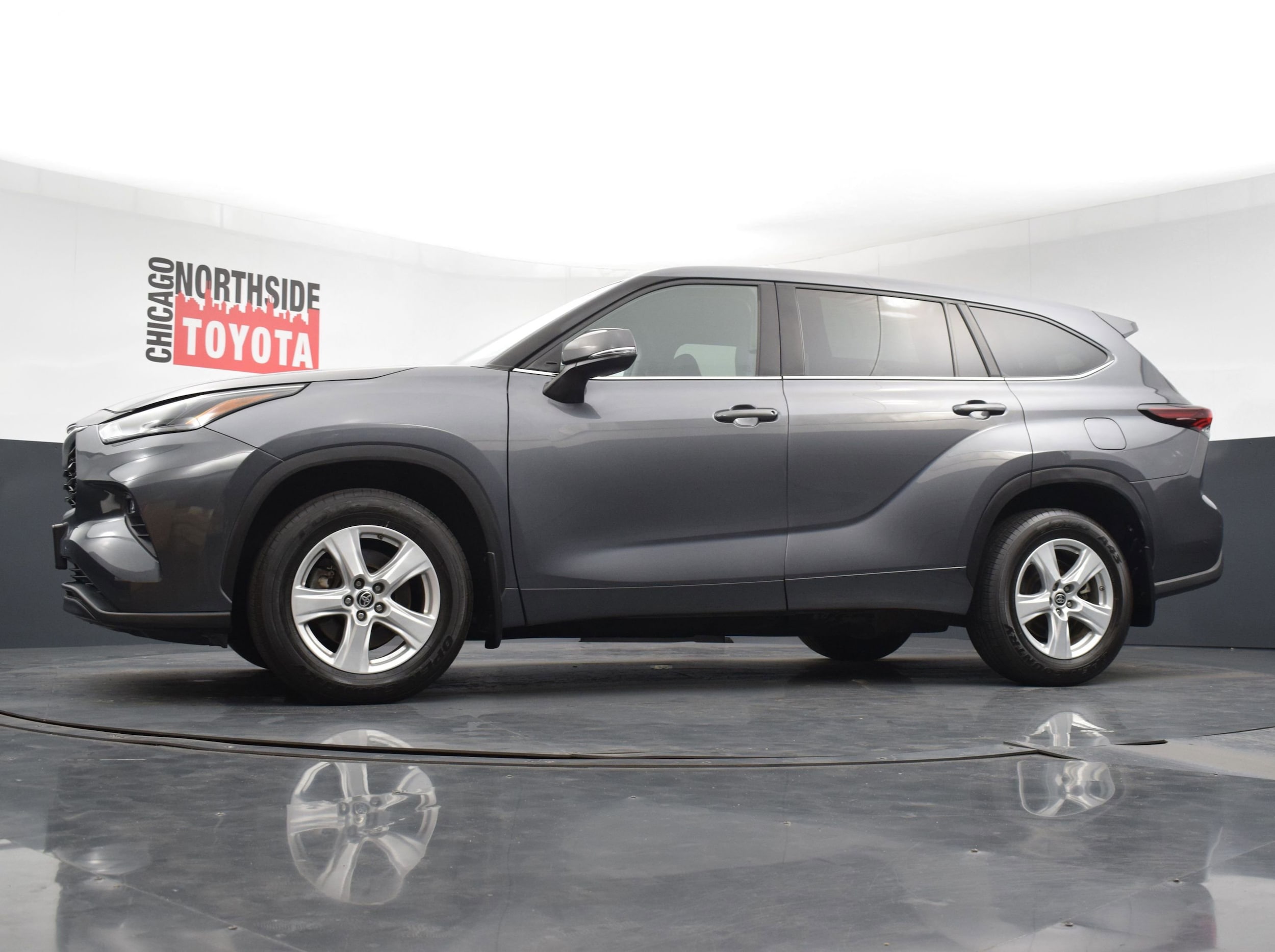 2024 Toyota Highlander LE - Photo 27