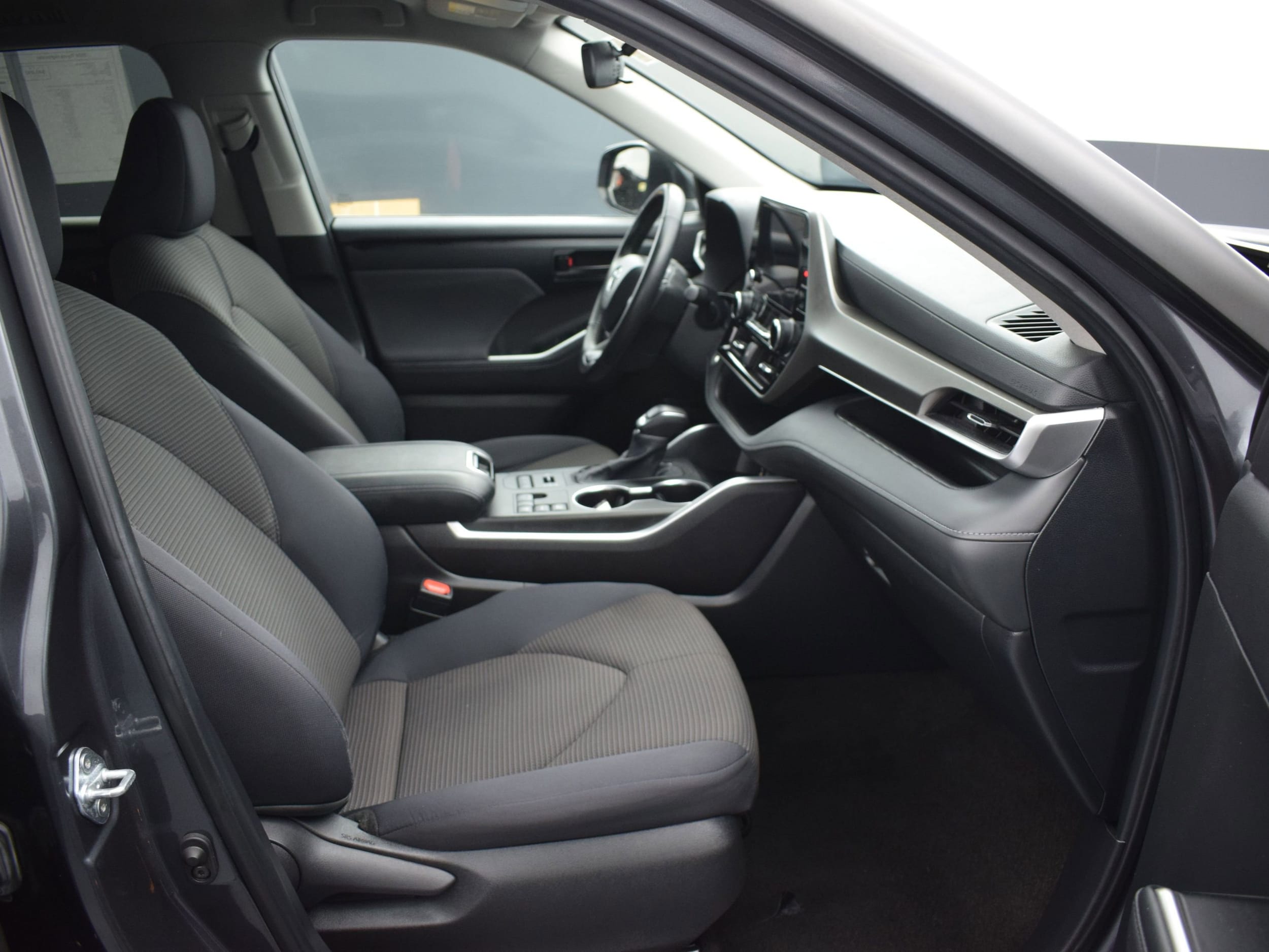 2024 Toyota Highlander LE - Photo 10
