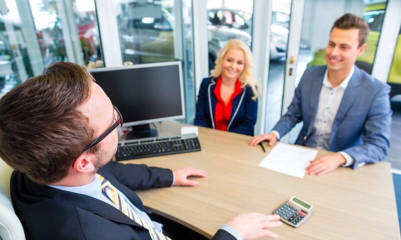 Signing auto finance papers