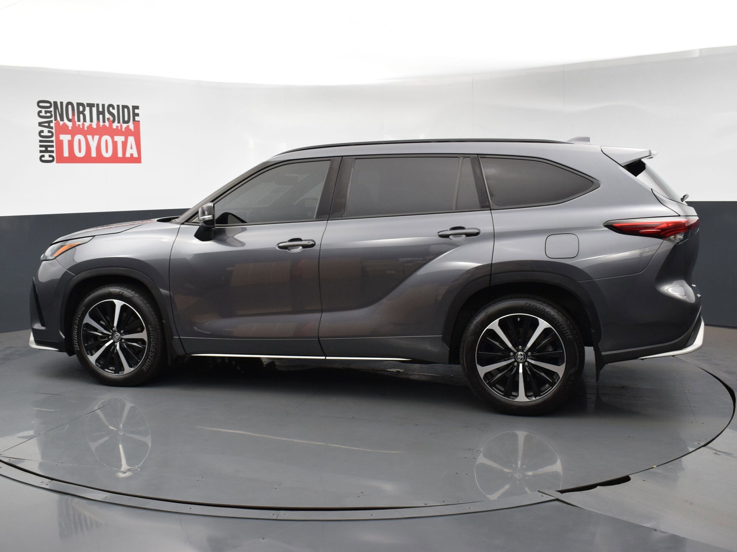 2022 Toyota Highlander XSE photo 2