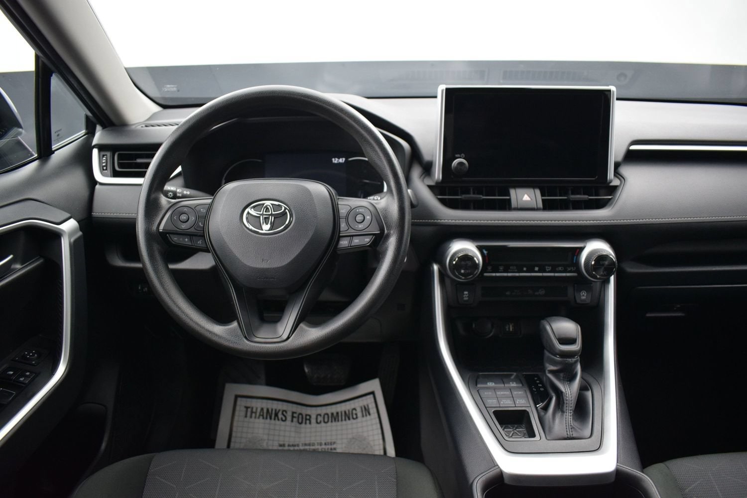 2025 Toyota RAV4 XLE - Photo 14