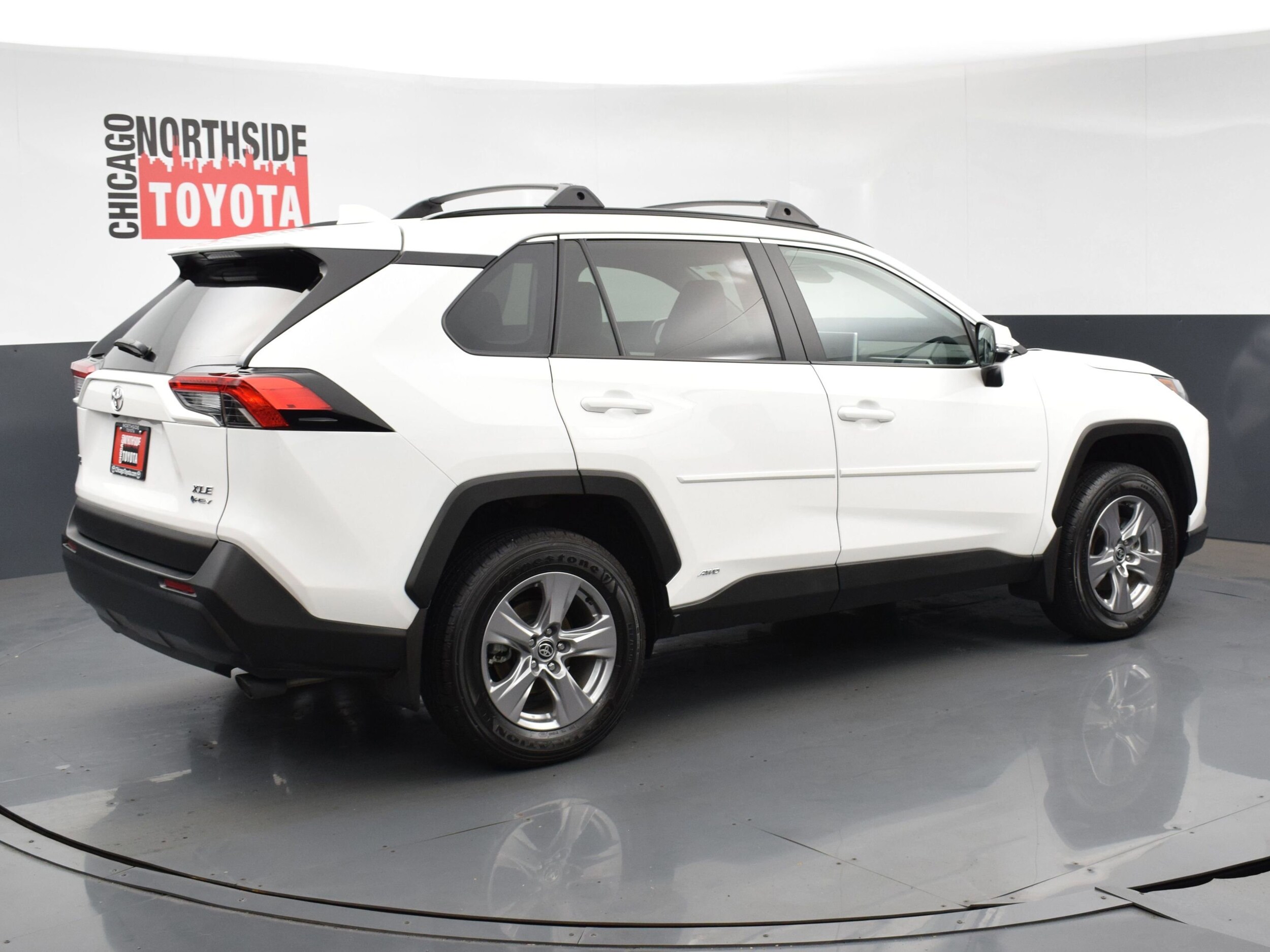2025 Toyota RAV4 Hybrid XLE photo 4