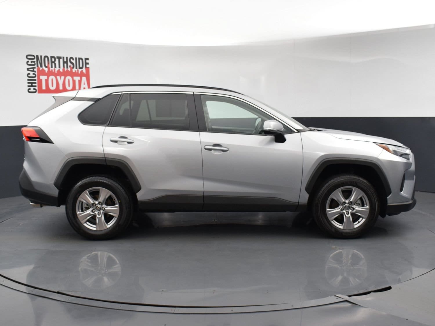 2025 Toyota RAV4 XLE - Photo 5