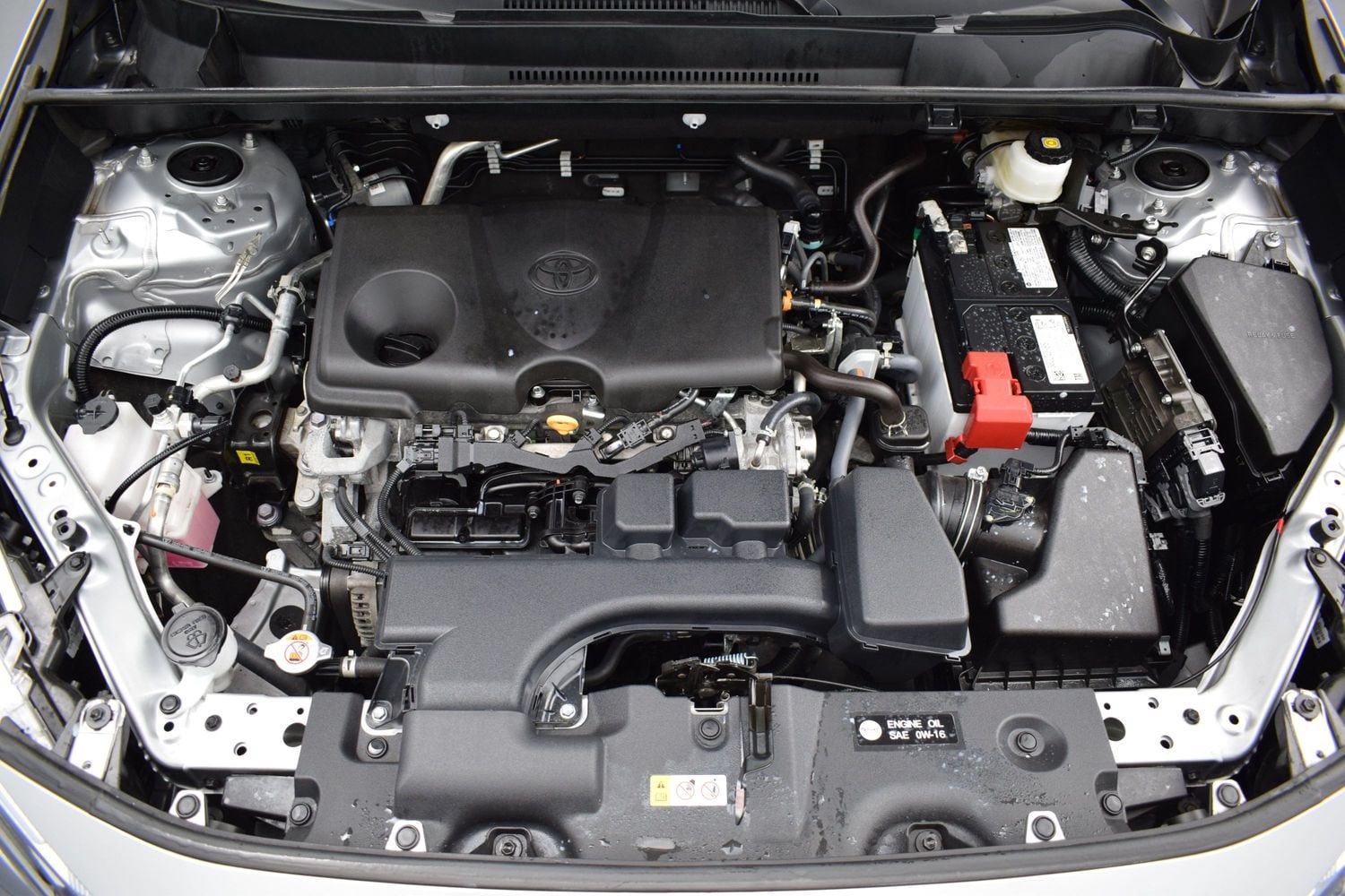 2025 Toyota RAV4 XLE - Photo 9