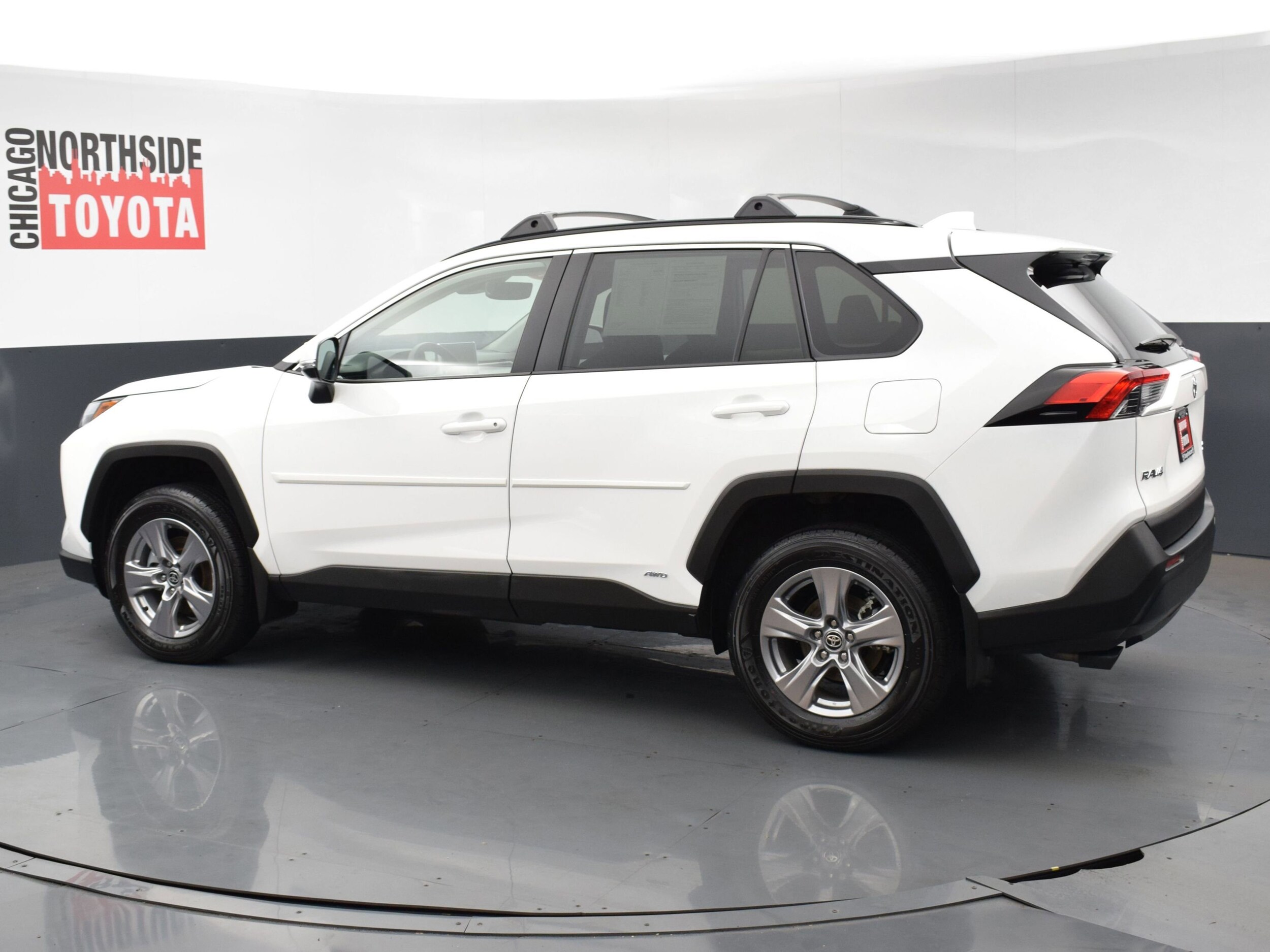 2025 Toyota RAV4 Hybrid XLE photo 2