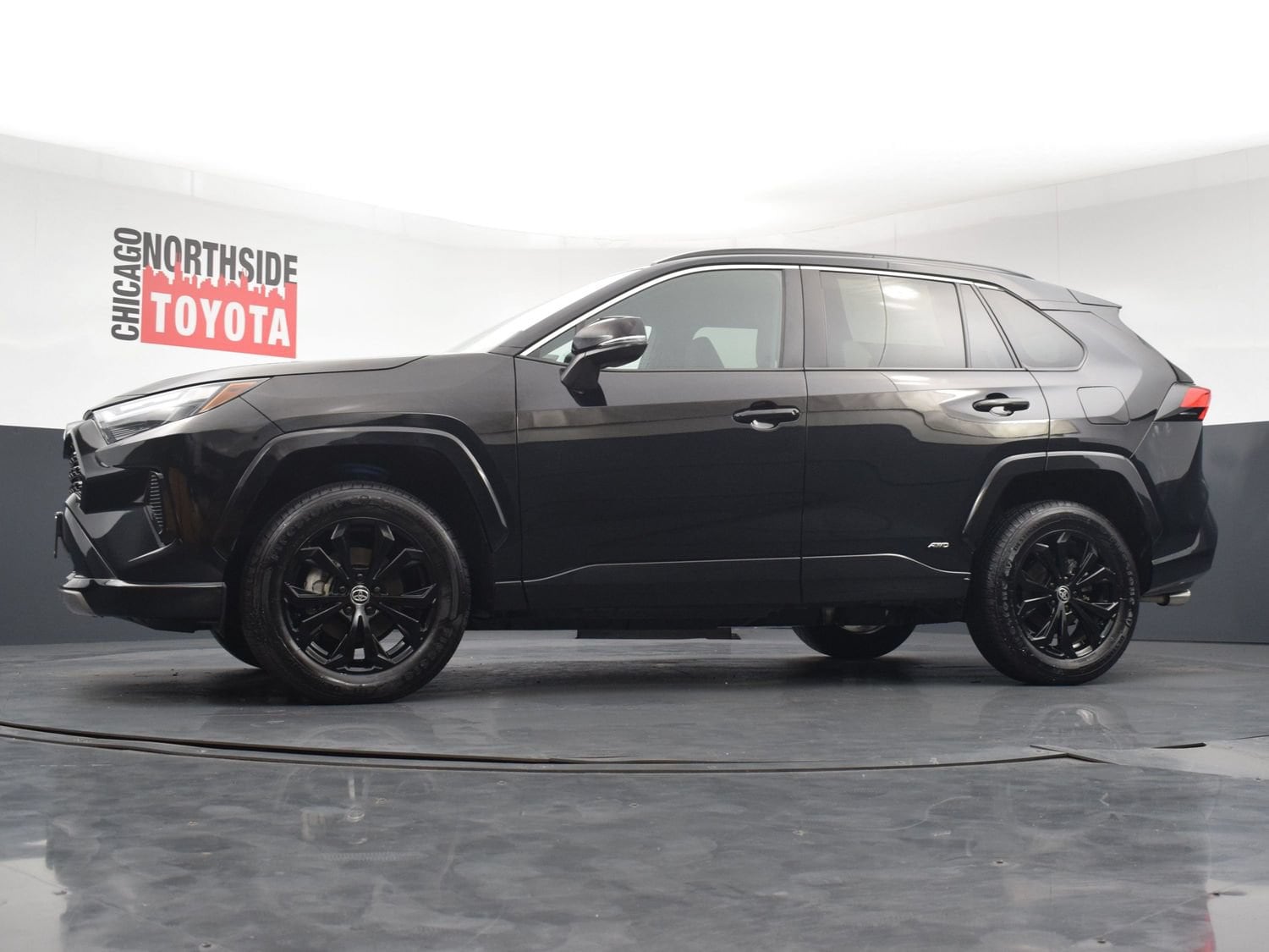 2024 Toyota RAV4 SE - Photo 24