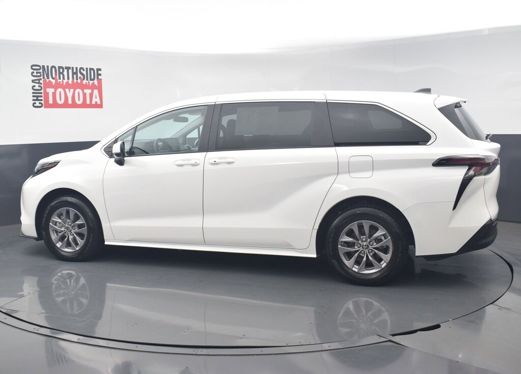 Used 2024 Toyota Sienna LE Mini-van, Passenger