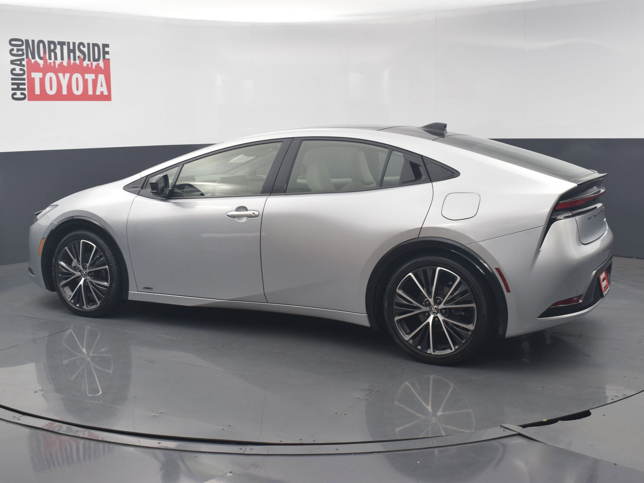 2023 Toyota Prius XLE photo 2