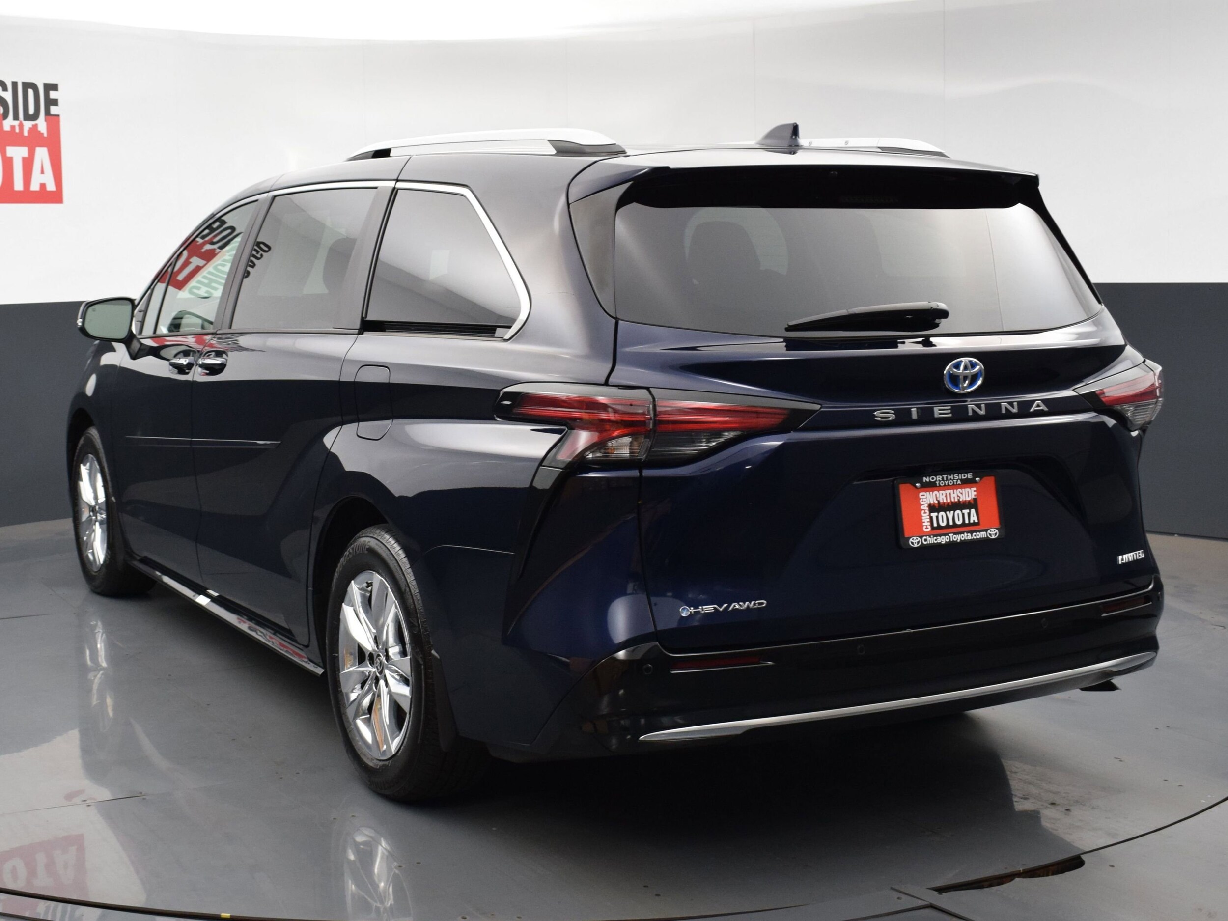 2025 Toyota Sienna Limited photo 3