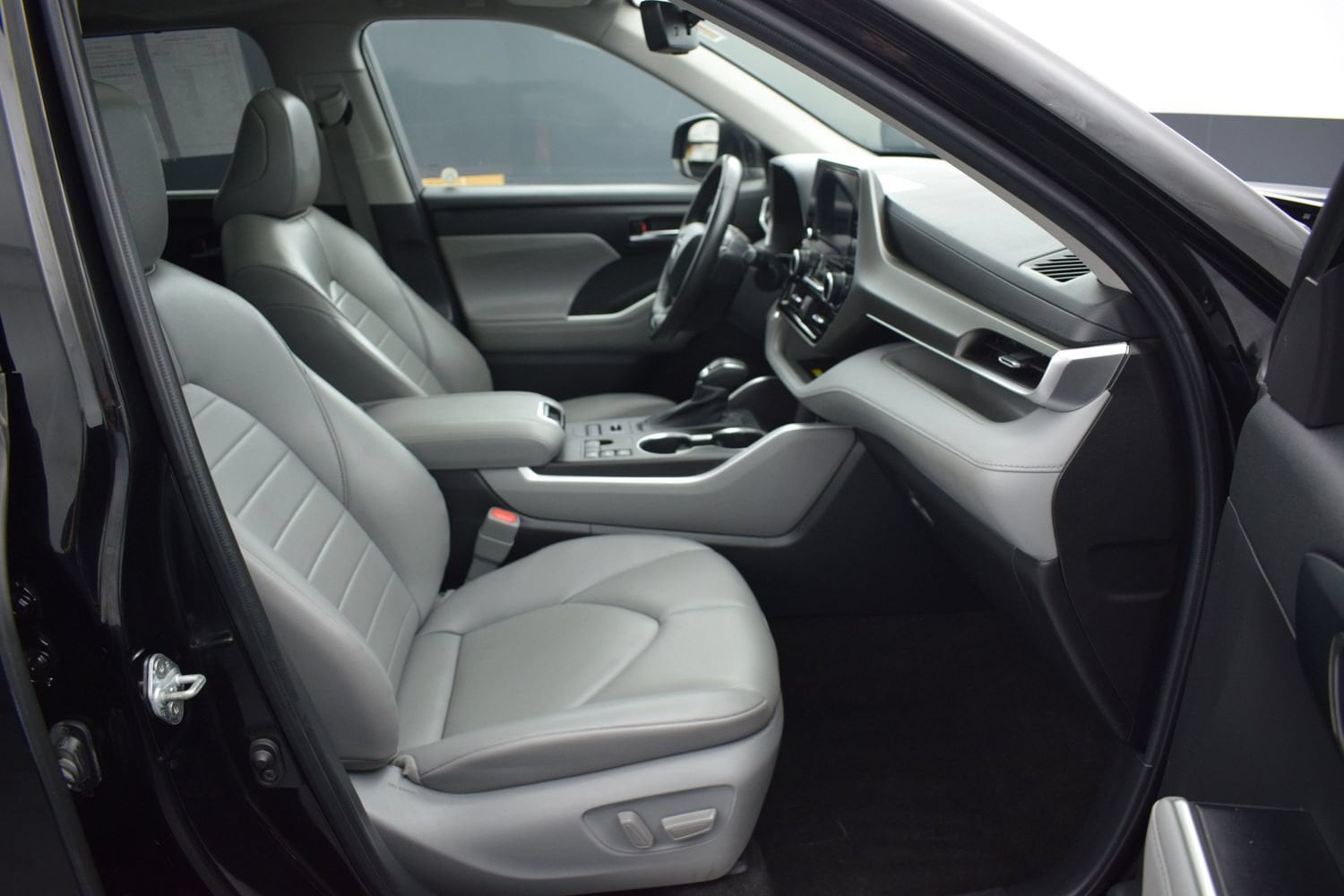 2023 Toyota Highlander XLE - Photo 10
