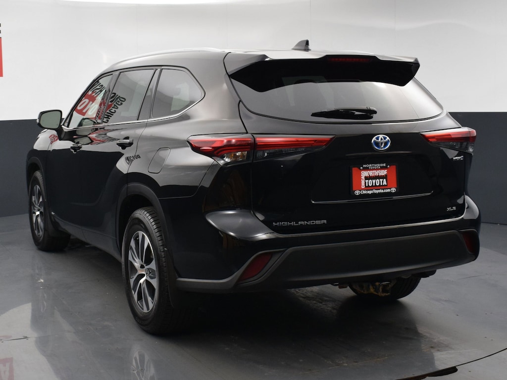 Used 2022 Toyota Highlander Hybrid XLE Sport Utility