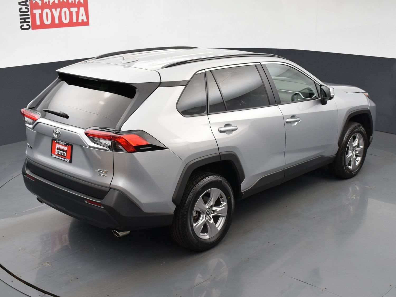 2025 Toyota RAV4 XLE - Photo 19