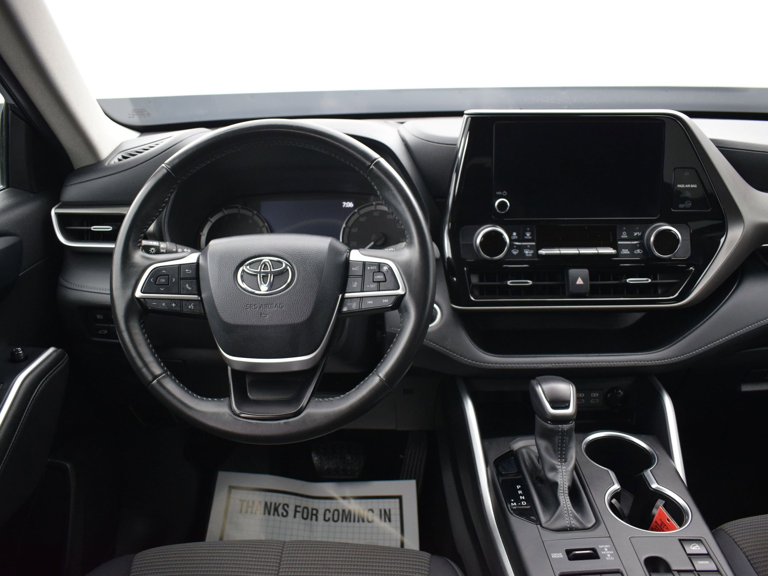 2024 Toyota Highlander LE - Photo 17
