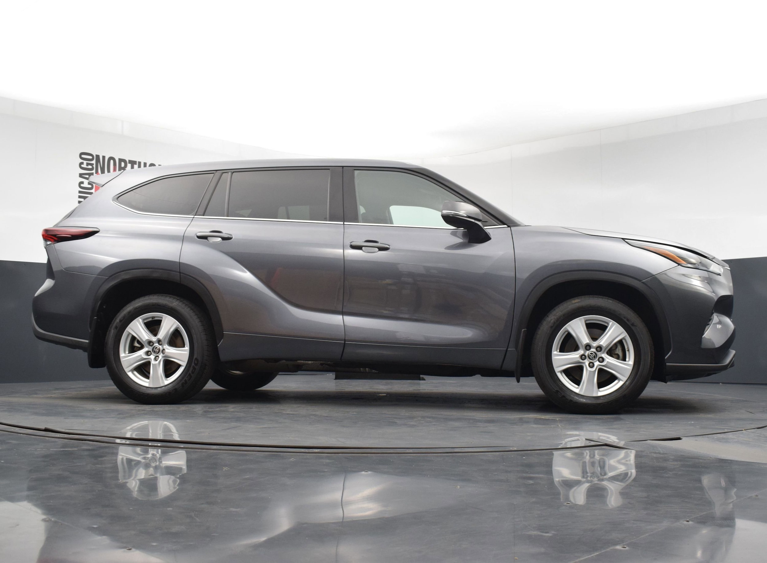 2024 Toyota Highlander LE - Photo 30