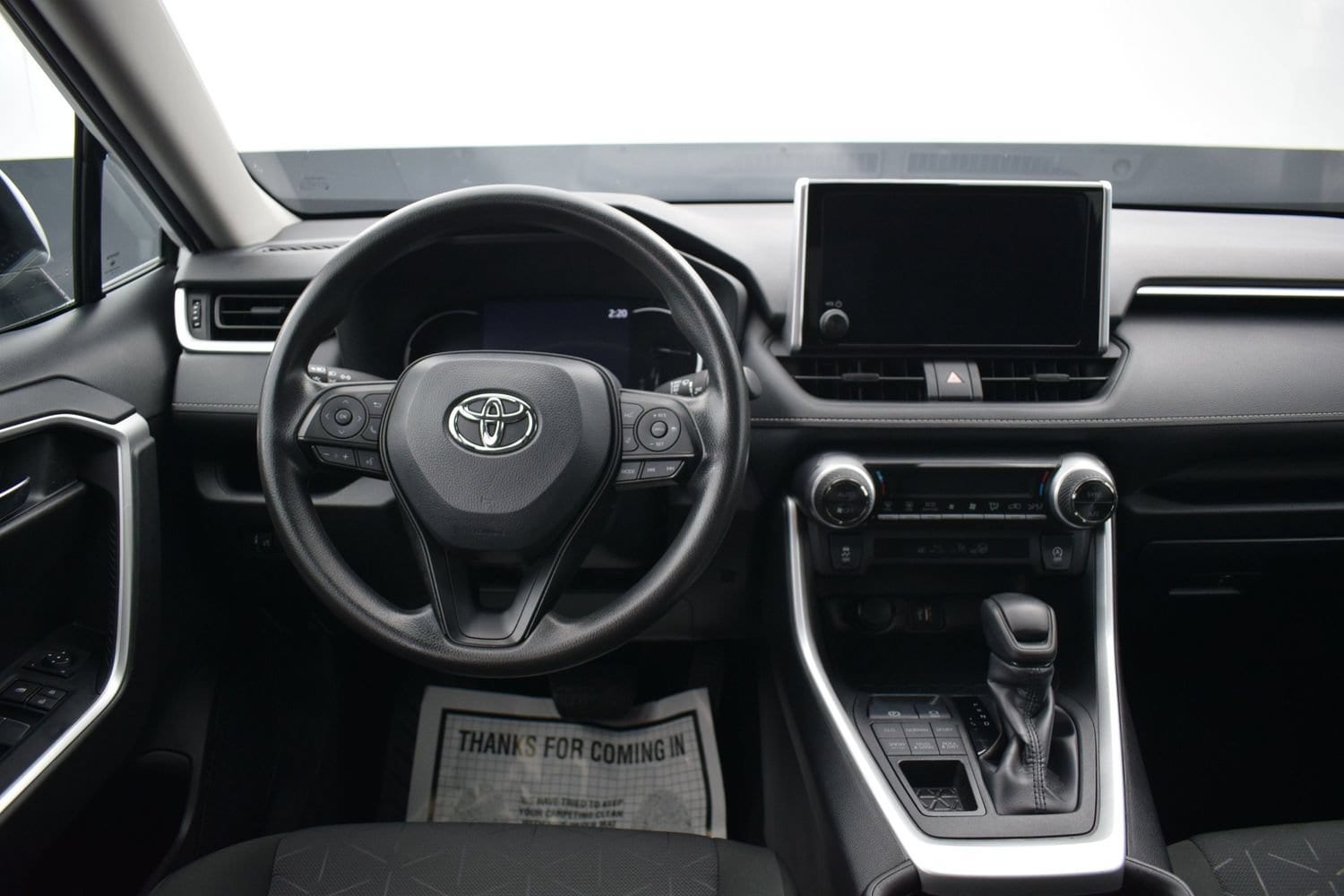 2024 Toyota RAV4 XLE - Photo 14
