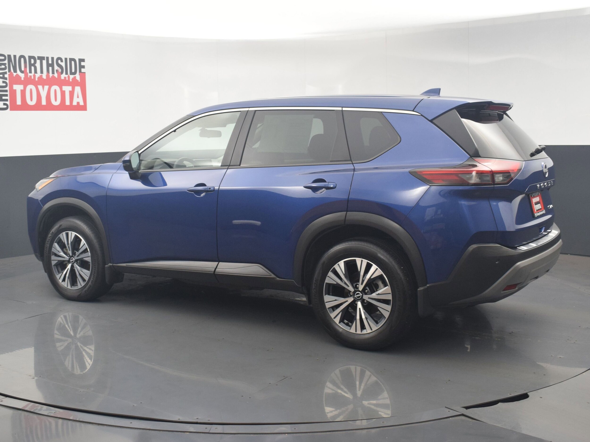 2022 Nissan Rogue SV photo 2
