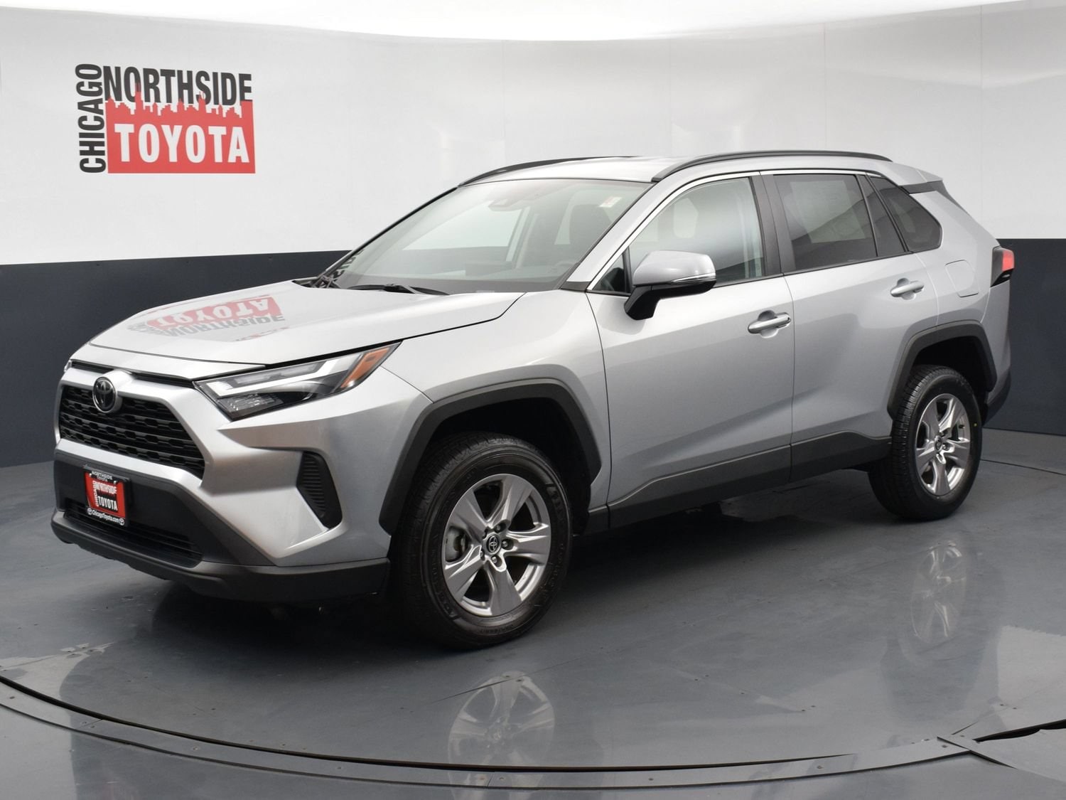 2025 Toyota RAV4 XLE - Photo 8