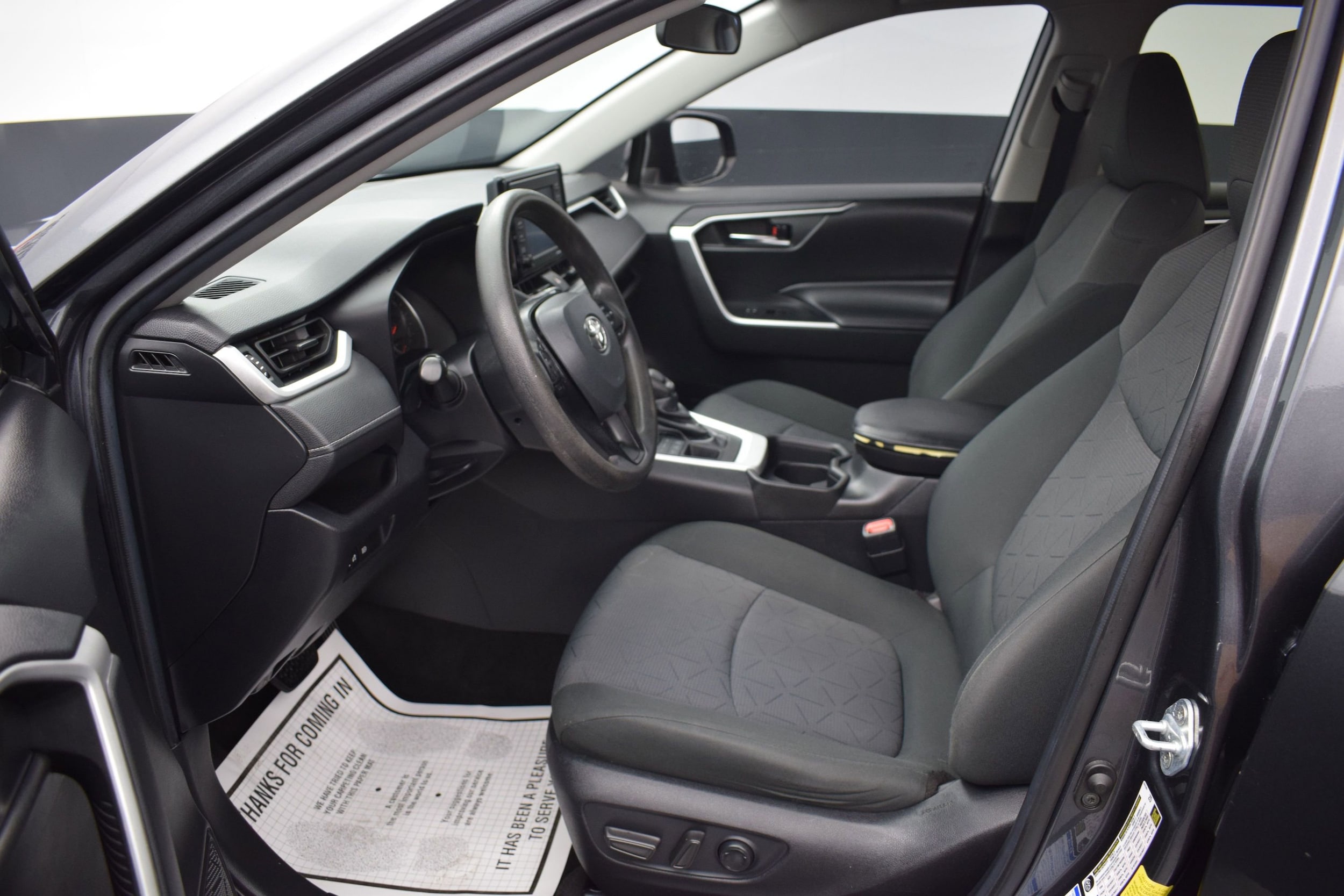 2021 Toyota RAV4 XLE - Photo 13