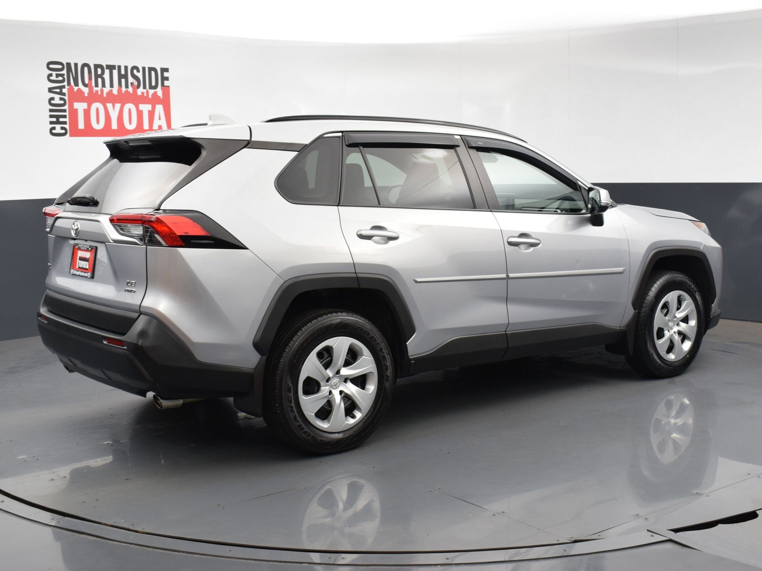 2021 Toyota RAV4 LE photo 2