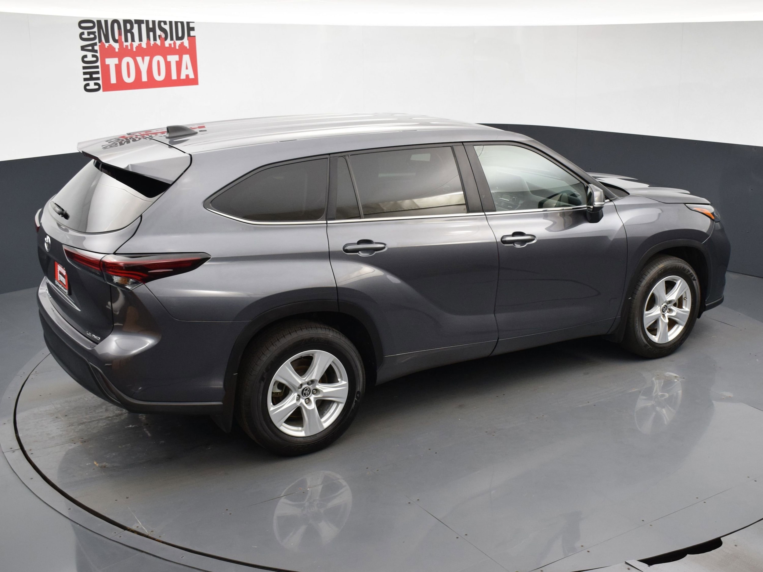 2024 Toyota Highlander LE - Photo 22