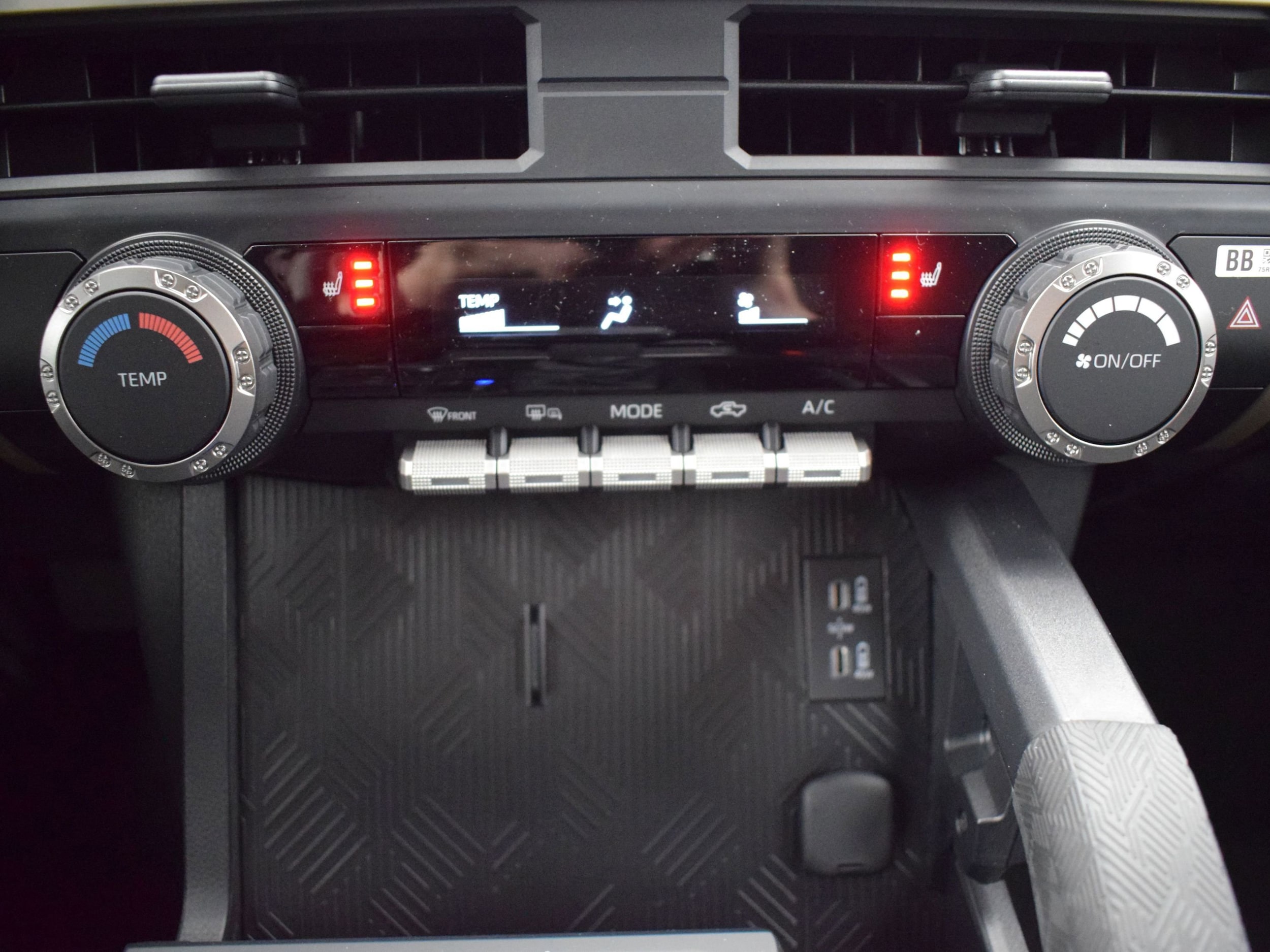 2026 Toyota Tacoma SR5 - Photo 17