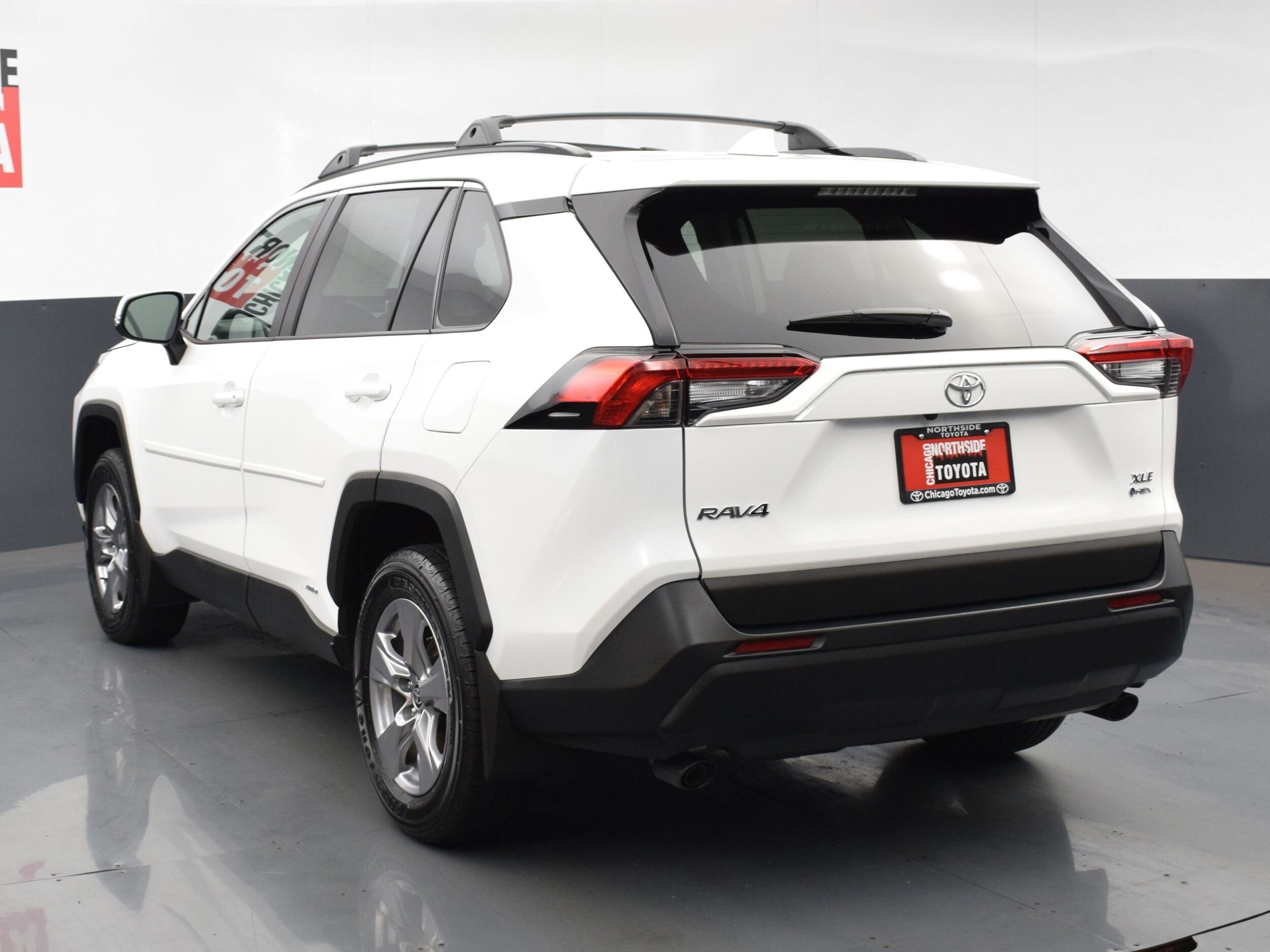 2025 Toyota RAV4 Hybrid XLE photo 3