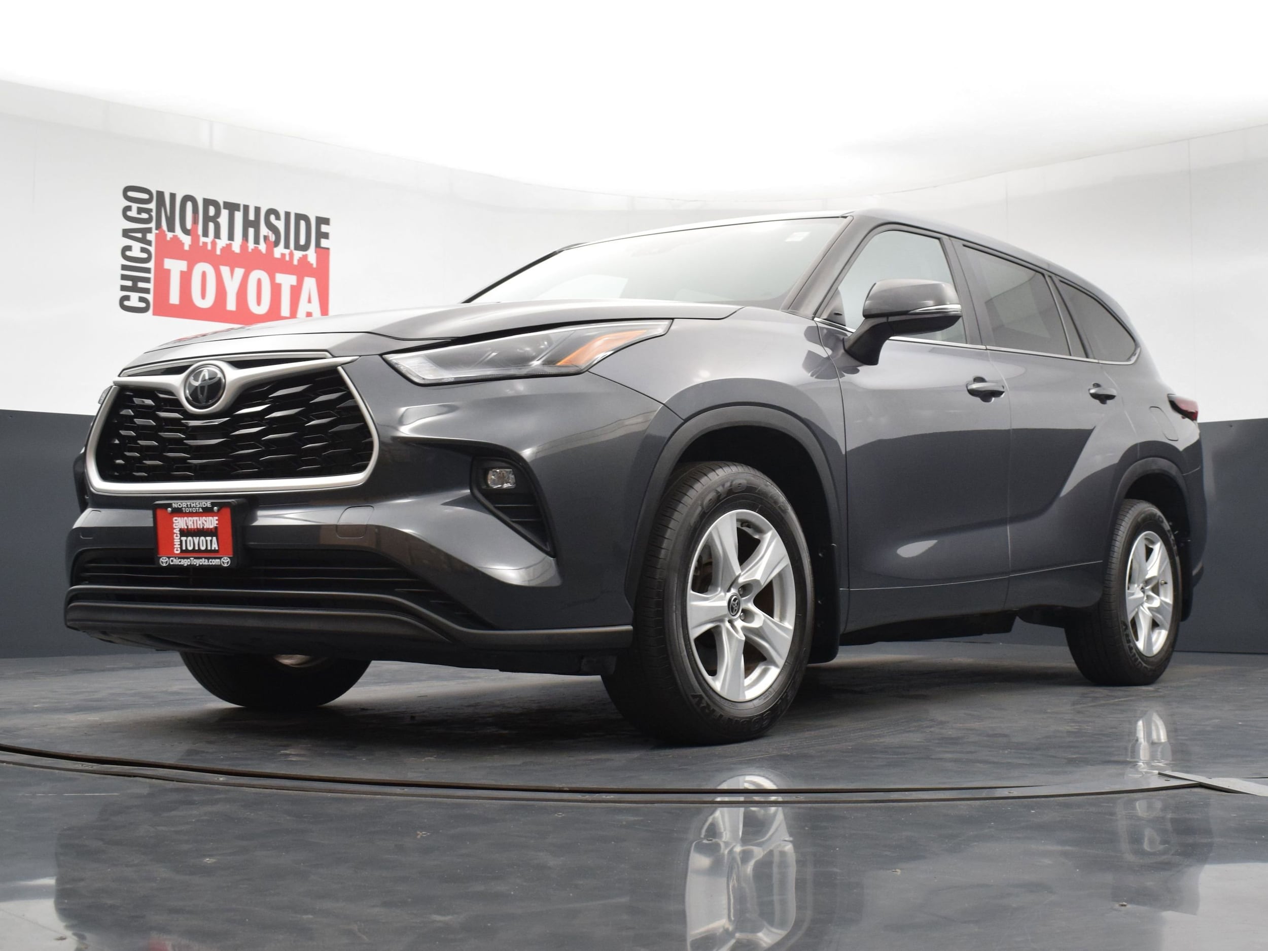 2024 Toyota Highlander LE - Photo 33