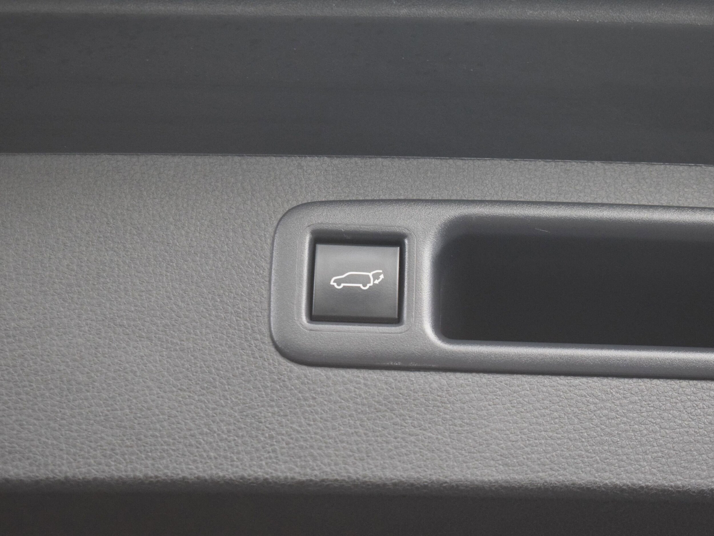 2024 Toyota Highlander LE - Photo 13