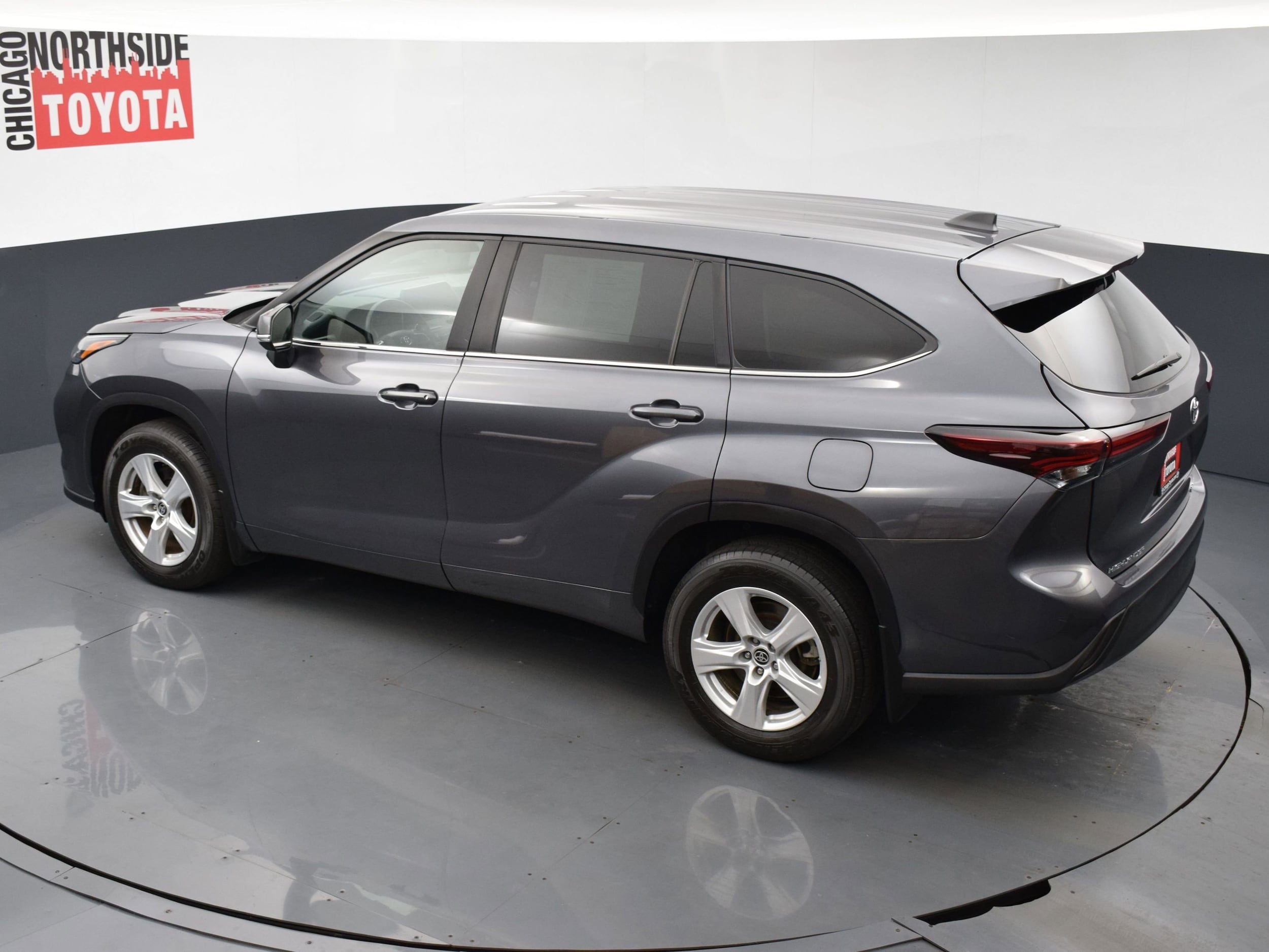 2024 Toyota Highlander LE - Photo 21