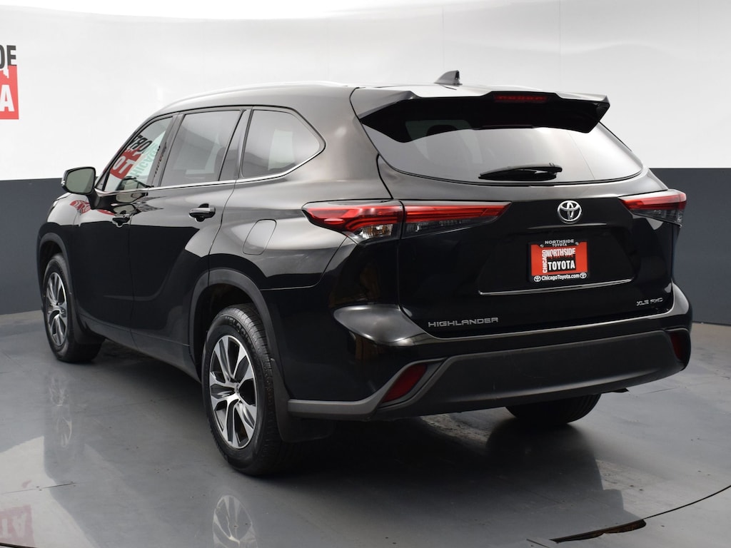 Used 2022 Toyota Highlander XLE Sport Utility