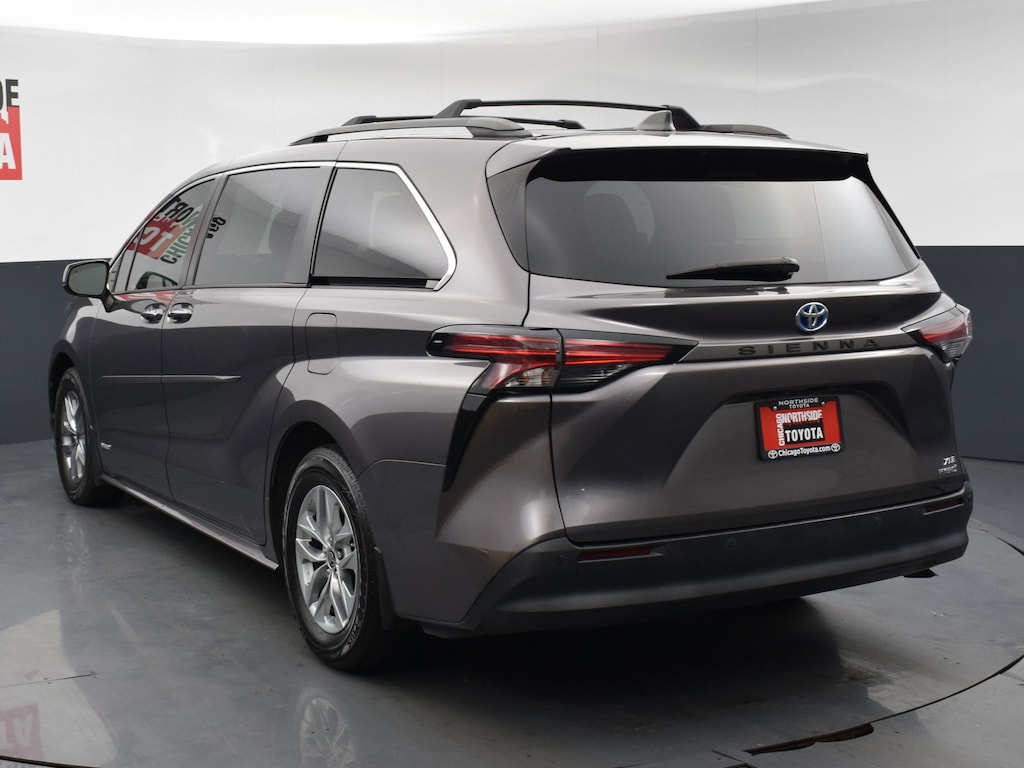 Used 2021 Toyota Sienna XLE Mini-van, Passenger