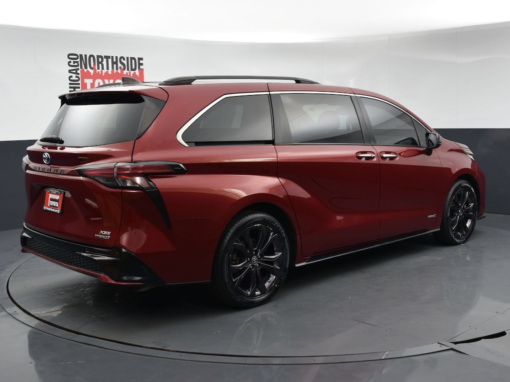 Used 2021 Toyota Sienna XSE Mini-van, Passenger